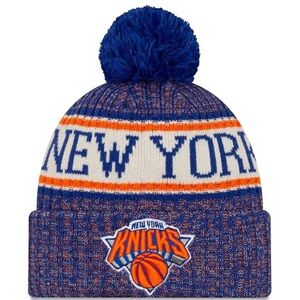 New Era Adult New York Knicks Blue Classic Pom Cuffed Knit Beanie